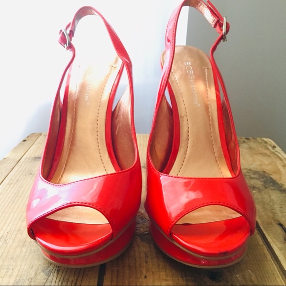 Siren-Red BCBGeneration Stilettos! - Picture 2 of 8